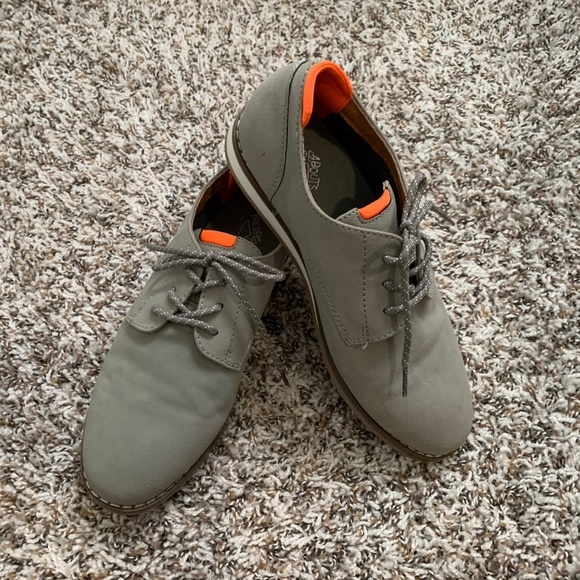 Thereabouts Boys Milford Jr Dress Shoes Gray /Orange Faux Suede Memory Foam 6M - Picture 2 of 6